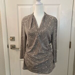 Vince Camuto Women's Gray and white V-Neck Ruched Sides Blouse M